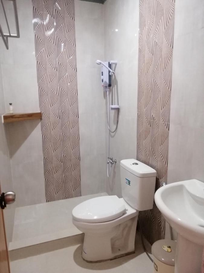 Airport View Hotel Виган Экстерьер фото