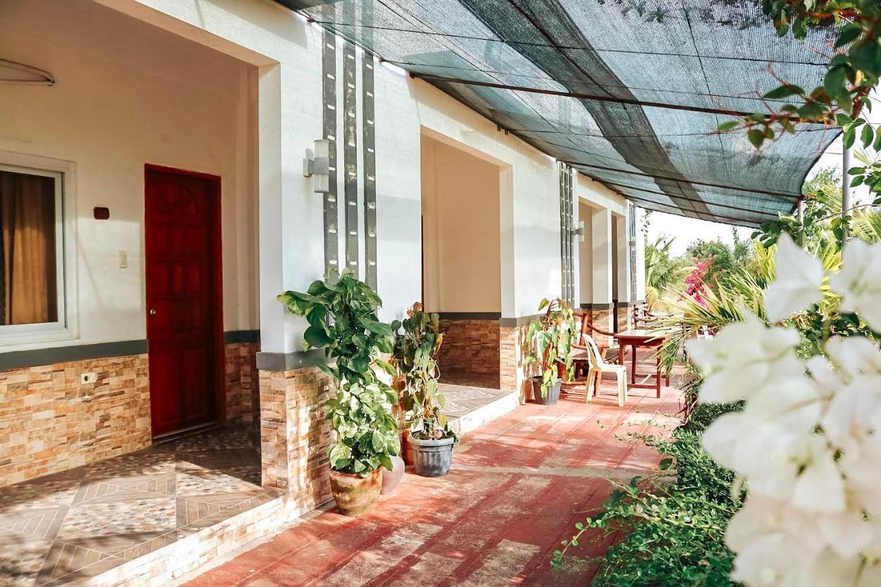Airport View Hotel Виган Экстерьер фото