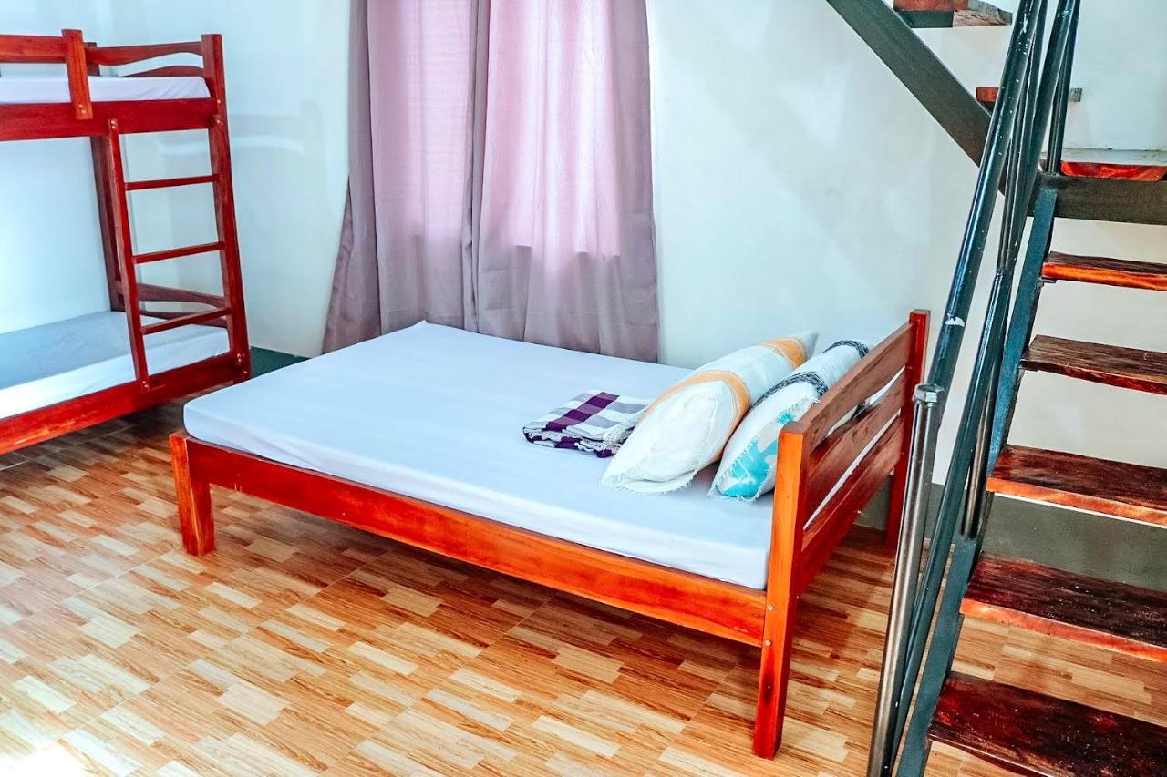 Airport View Hotel Виган Экстерьер фото
