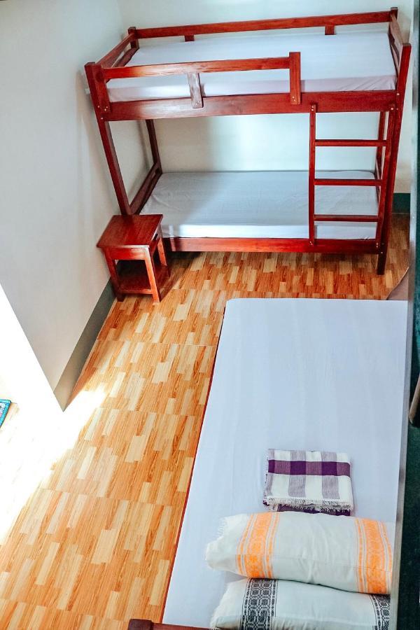 Airport View Hotel Виган Экстерьер фото