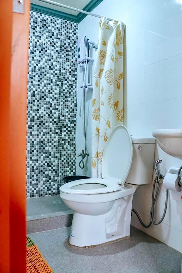 Airport View Hotel Виган Экстерьер фото