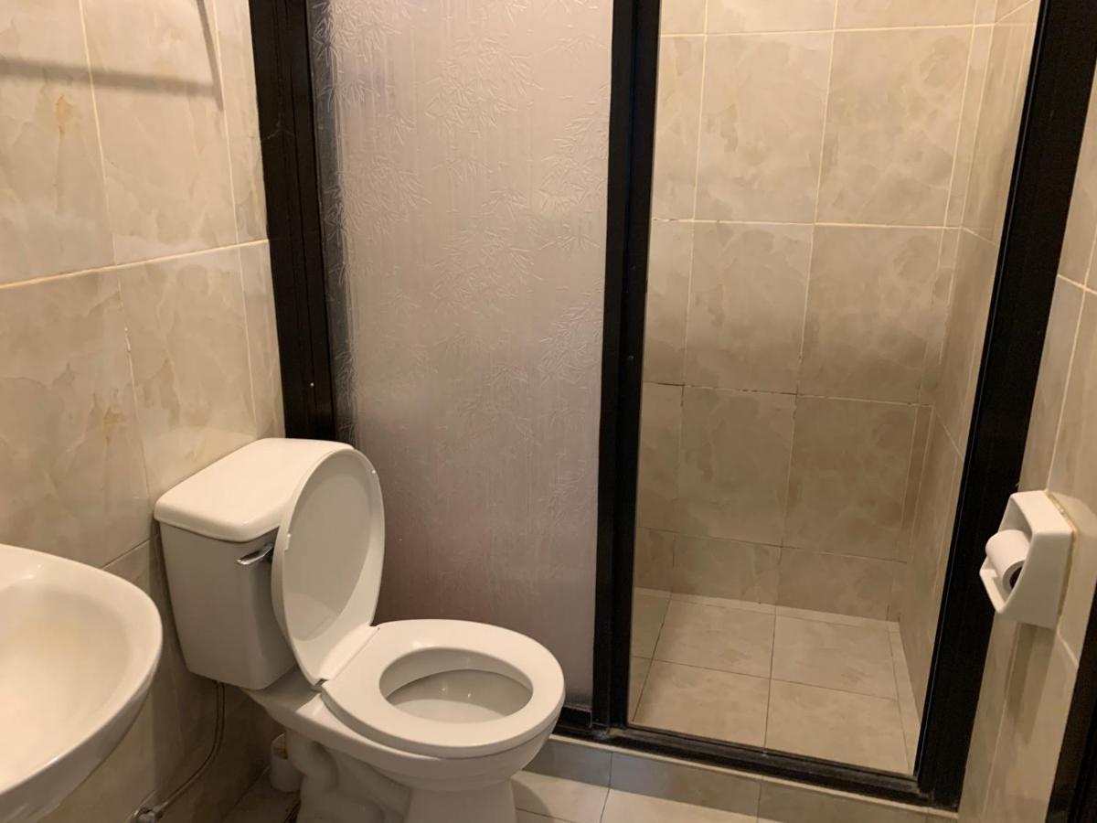 Airport View Hotel Виган Экстерьер фото